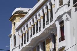 Image du Maroc Professionnelle de  Une des façades les plus représentatives de l’architecture du début du XXème siècle située sur le boulevard Mohamed V, l'un des plus anciens de "Casablanca". De nombreux architectes internationaux, et surtout des français, qui se sont inspirés des courants des Art Nouveau en vogue en Europe et particulièrement des Art Déco en y ajoutant des caractéristiques locales tel que, stucs, sculptures ou de zelliges, visible sur les façades des immeubles construits pour les colons à Casablanca, Mardi 9 Octobre 2012. (Photo / Abdeljalil Bounhar) 


 